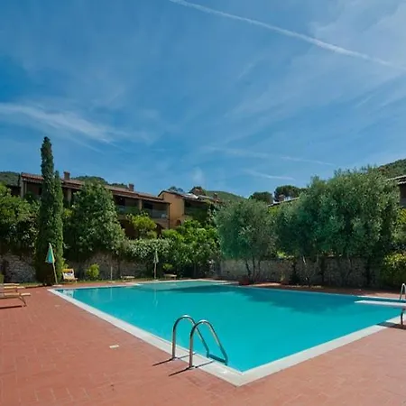 Nisportino Domus Apartmanhotel 2*