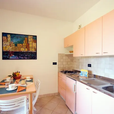 Nisportino Domus Aparthotel 2*