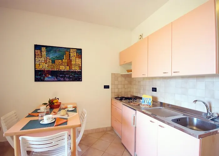 Nisportino Domus Aparthotel 2*